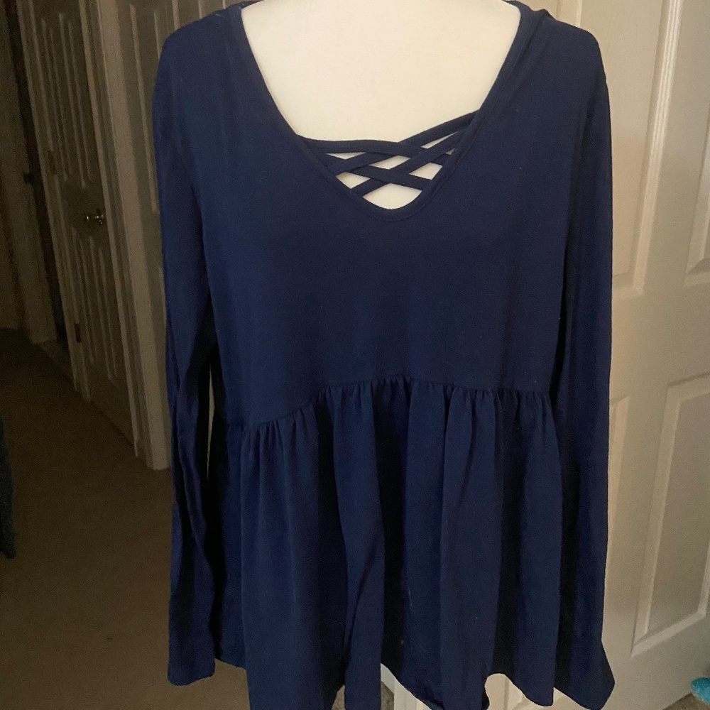 🌻 2/$15 Navy Babydoll Criss Cross Top